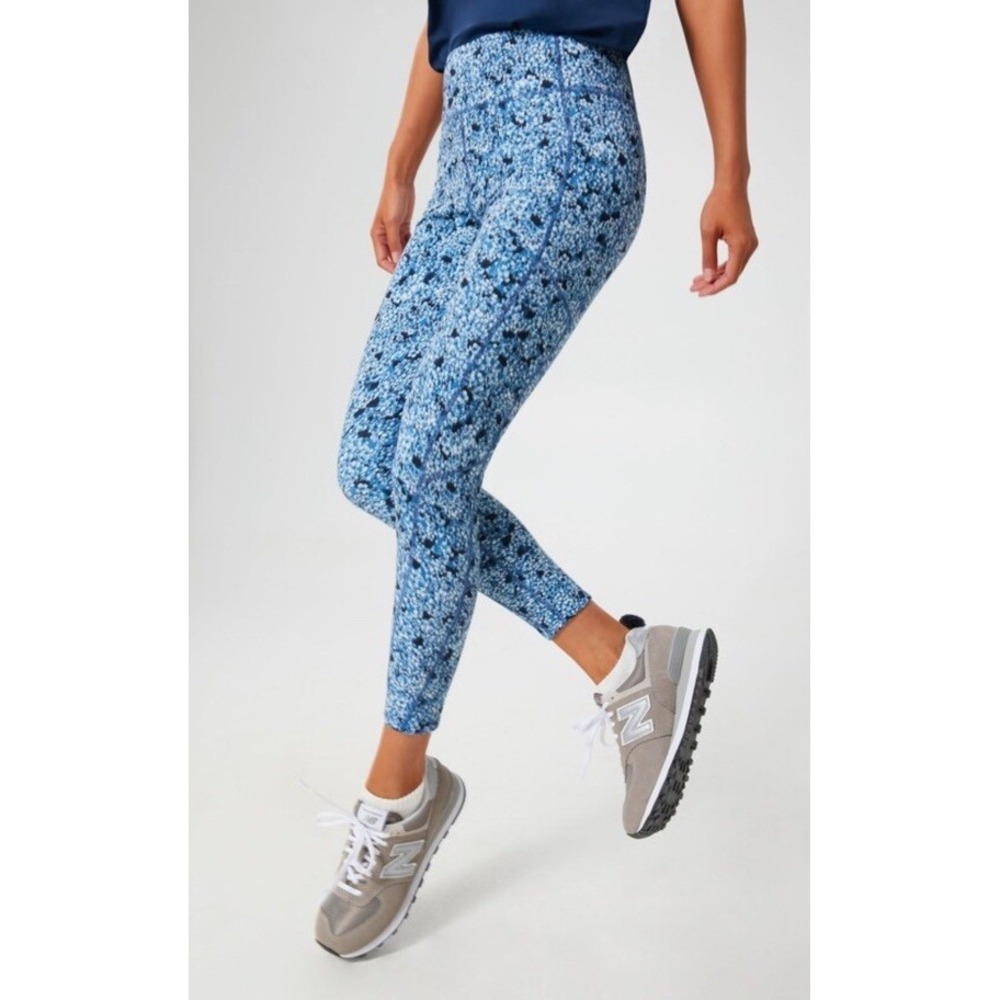 Tuckernuck Sport Kaylee‎ Legging Blue Hydrangea, Size medium